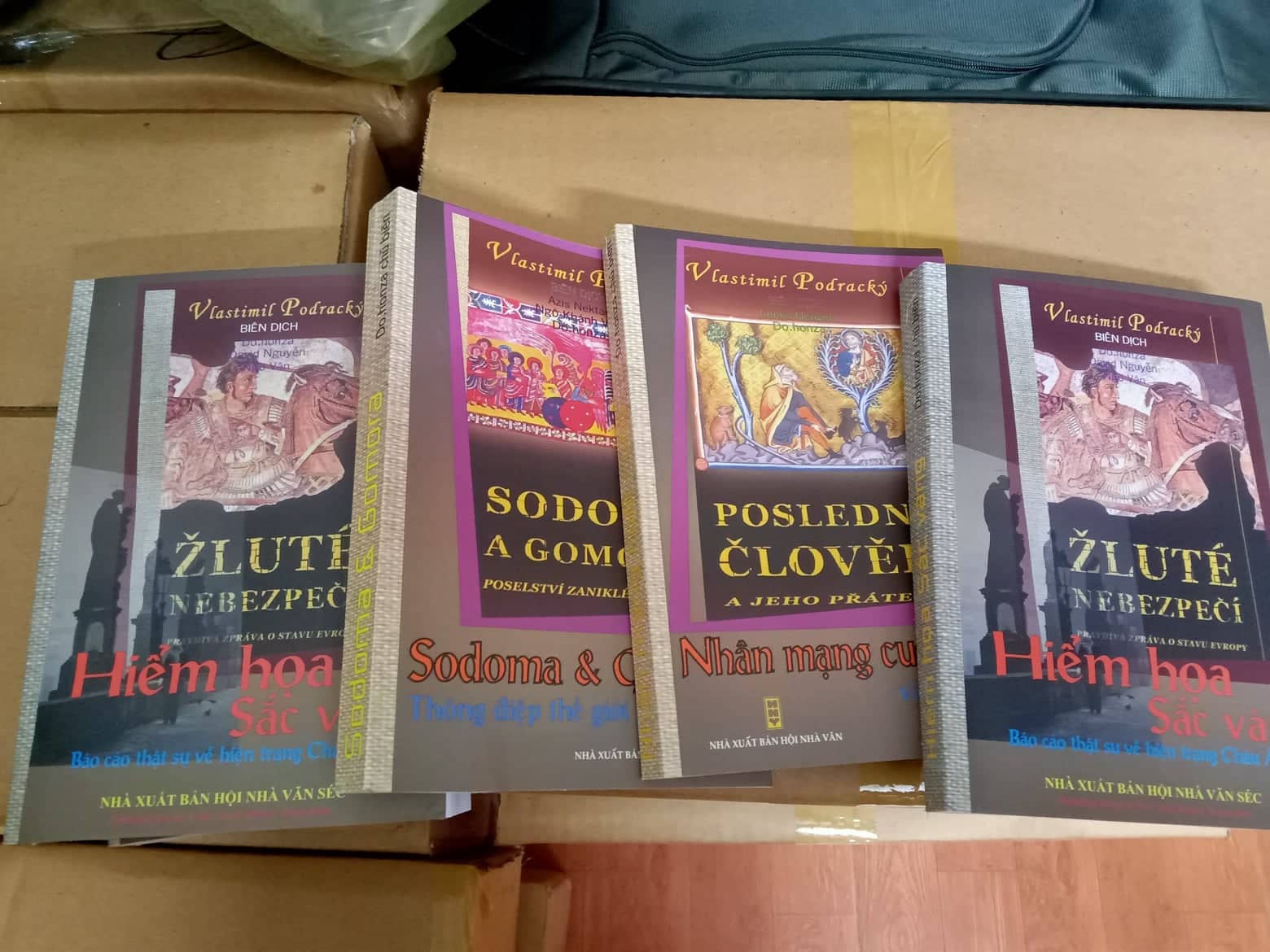 Một bộ ba toàn diện và căn bản về sự sống còn của loài người trên trái đất (*)